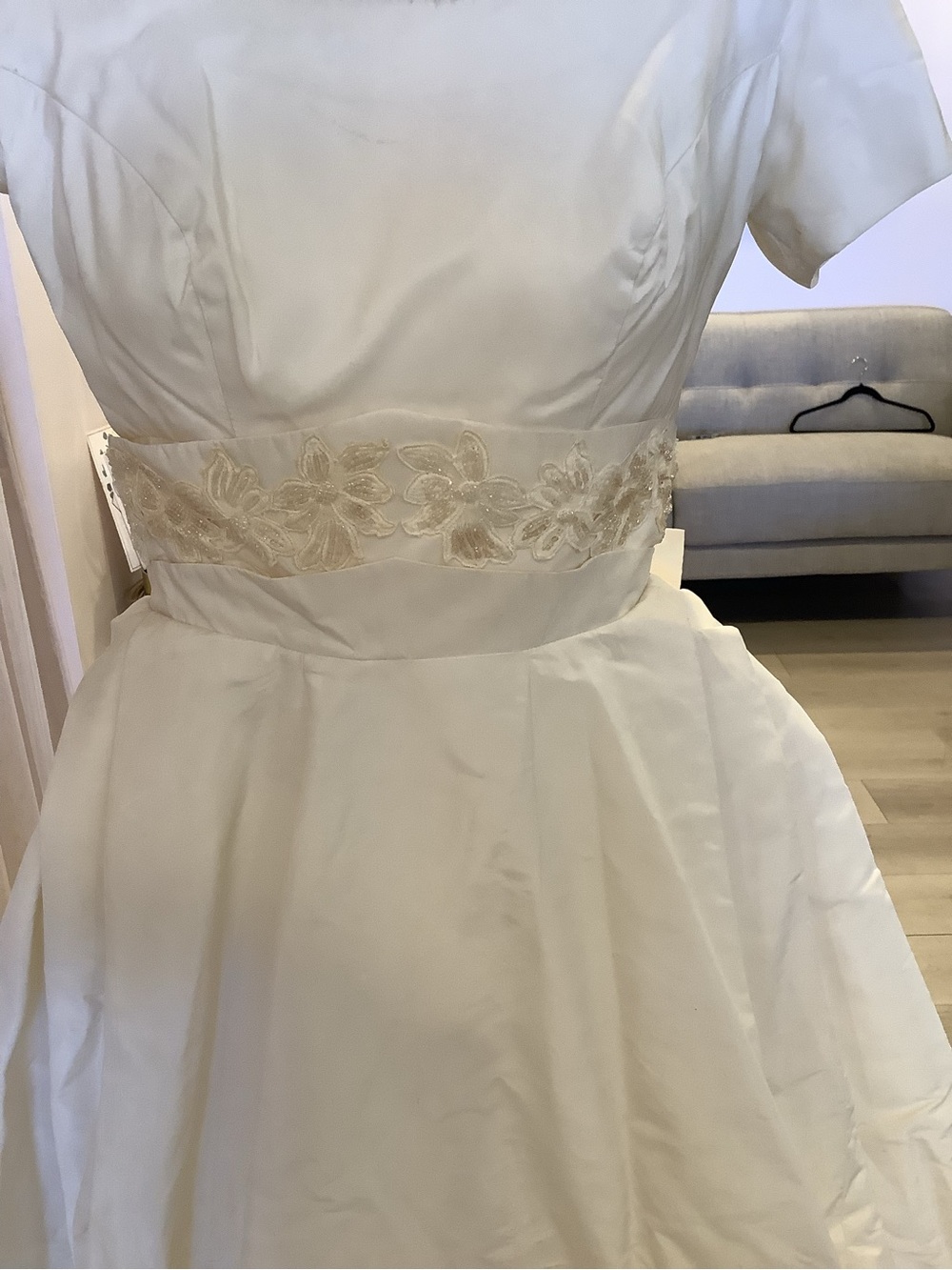 “C5” Vintage Ivory A-Line Dress with Bow Back - Picture 6 of 10